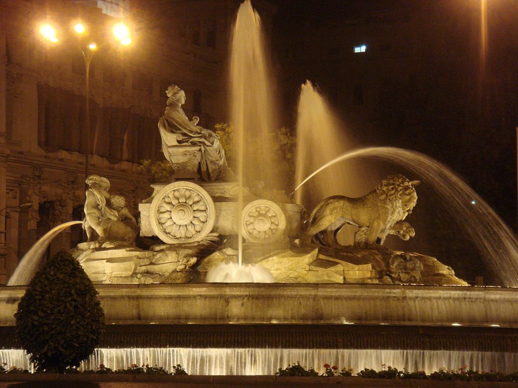 Fuente de la diosa frigia Cibeles en barrio Salamanca